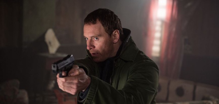 Michael Fassbender fait la chasse au bonhomme de neige